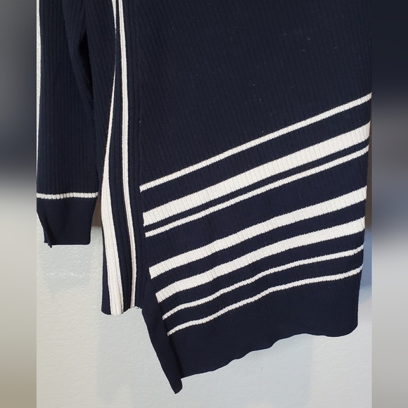 Chico's Asymetrical Navy & White Ribbed Knit Women's Sweater Top Size Medium - Picture 6 of 10